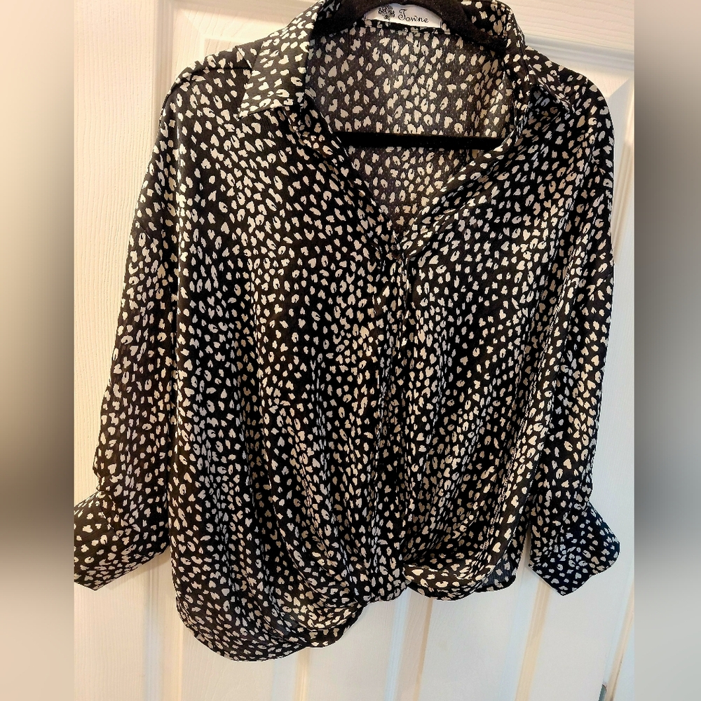 Towne Black and White Patterned Blouse